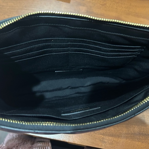 ❤️❤️ YSL SAINT LAURENT CLUTCH 🌺❤️ - Picture 7 of 17